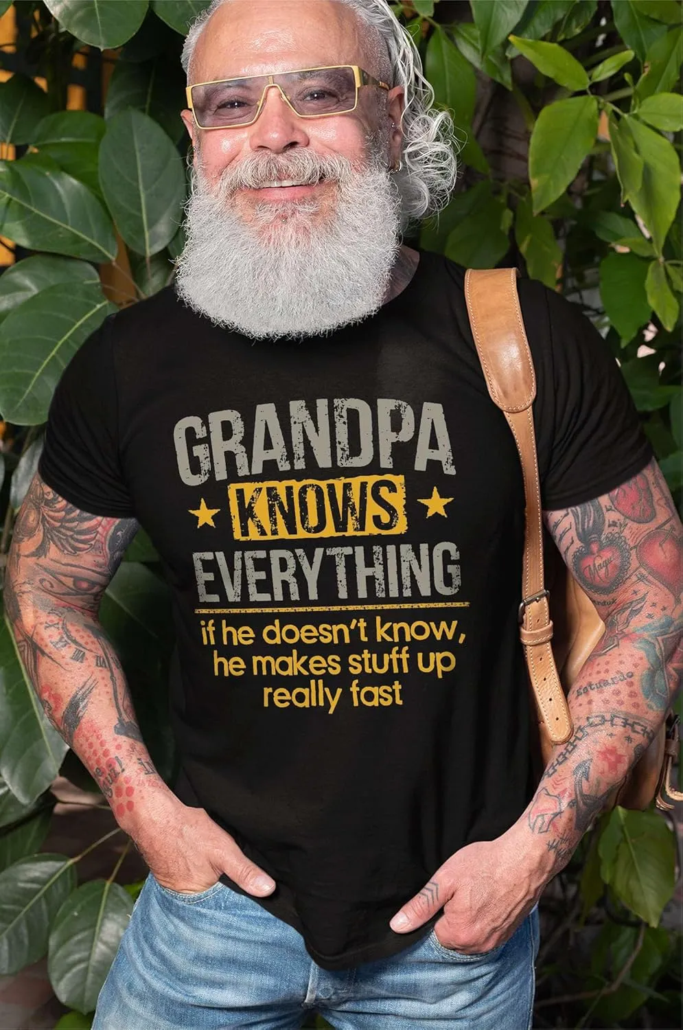 Men's Grandpa Knows Everything Funny Tee Shirt Father's Day Birthday Gift for Papa Tee