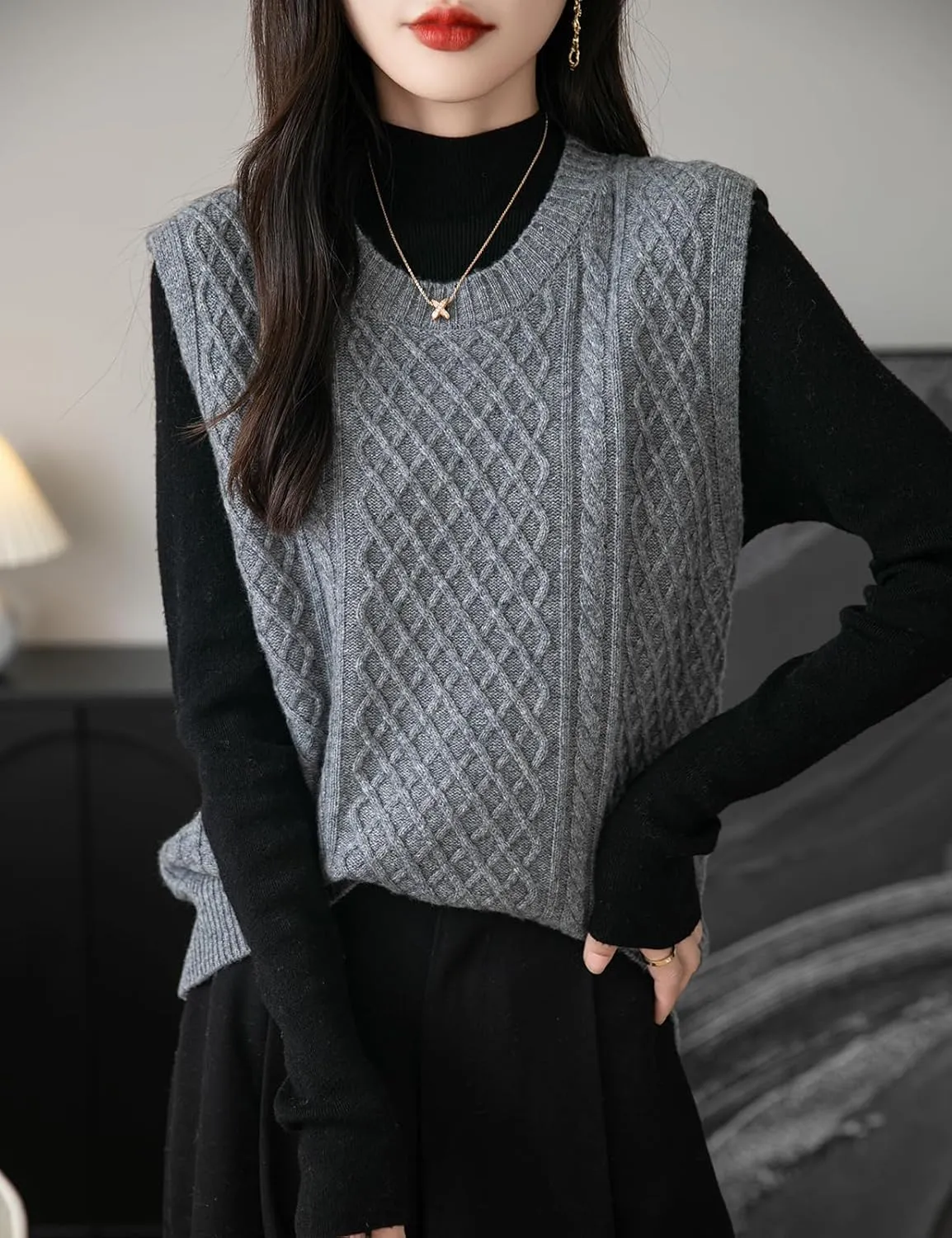 Women's 100% Merino Wool Sweater Vest 2025 Fall Winter Vintage Cable Crew Neck Sleeveless Knit Sweater Vest