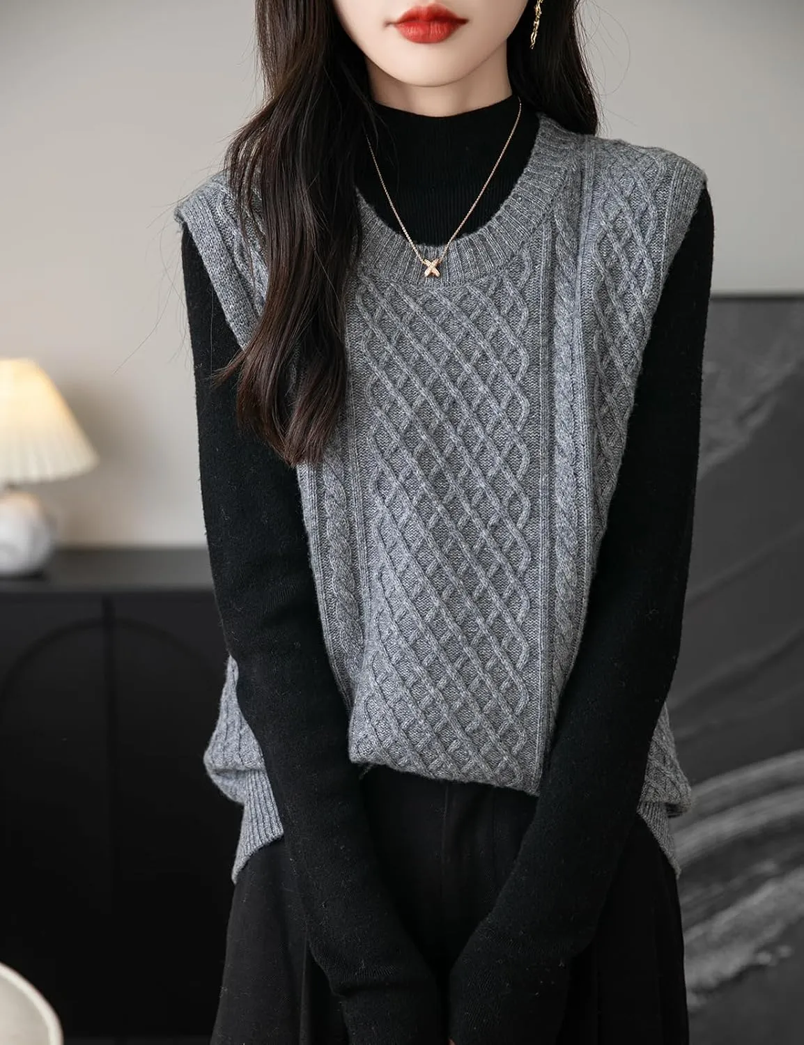 Women's 100% Merino Wool Sweater Vest 2025 Fall Winter Vintage Cable Crew Neck Sleeveless Knit Sweater Vest